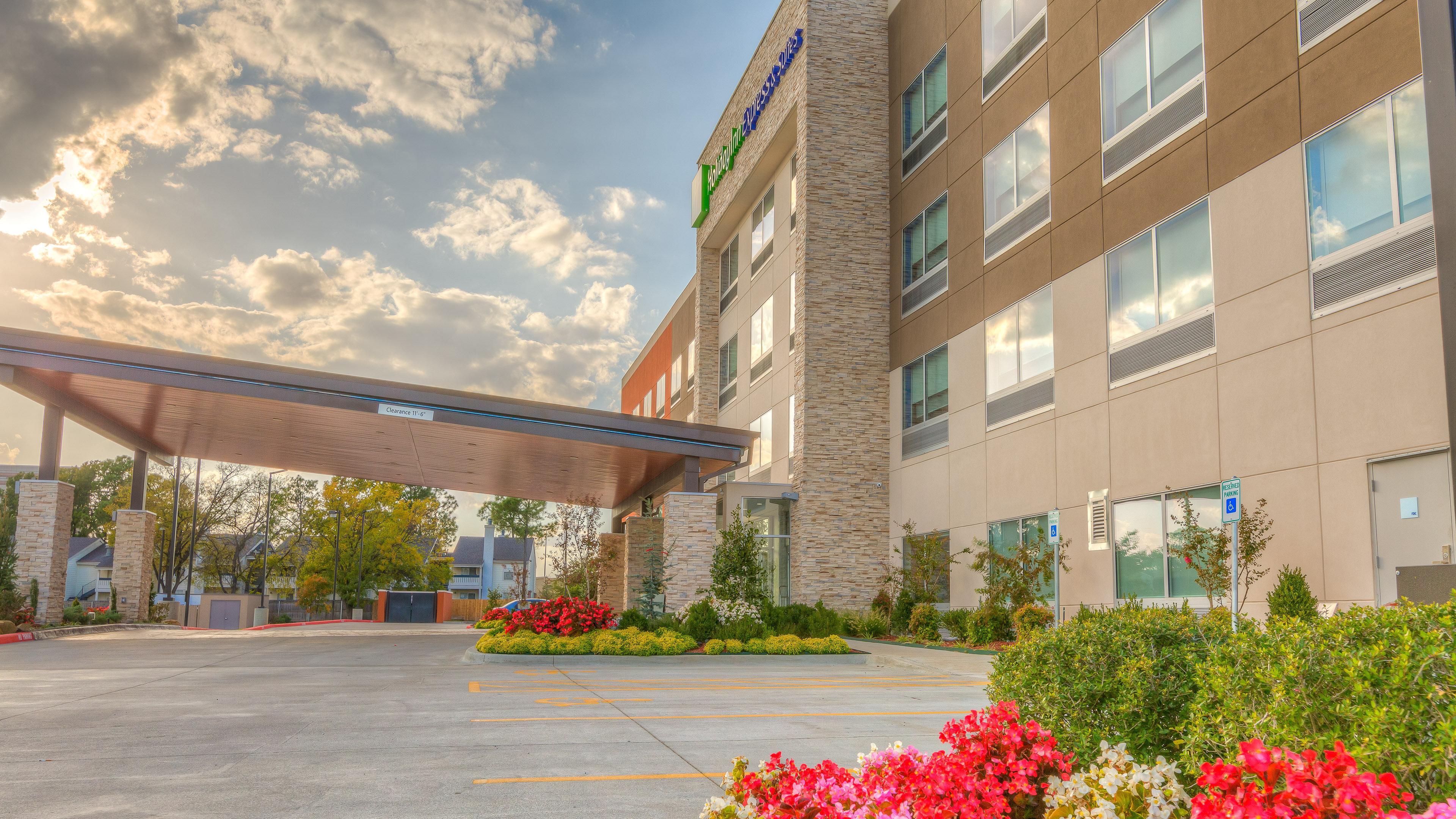 Holiday Inn Express & Suites Tulsa Midtown By Ihg Exterior foto