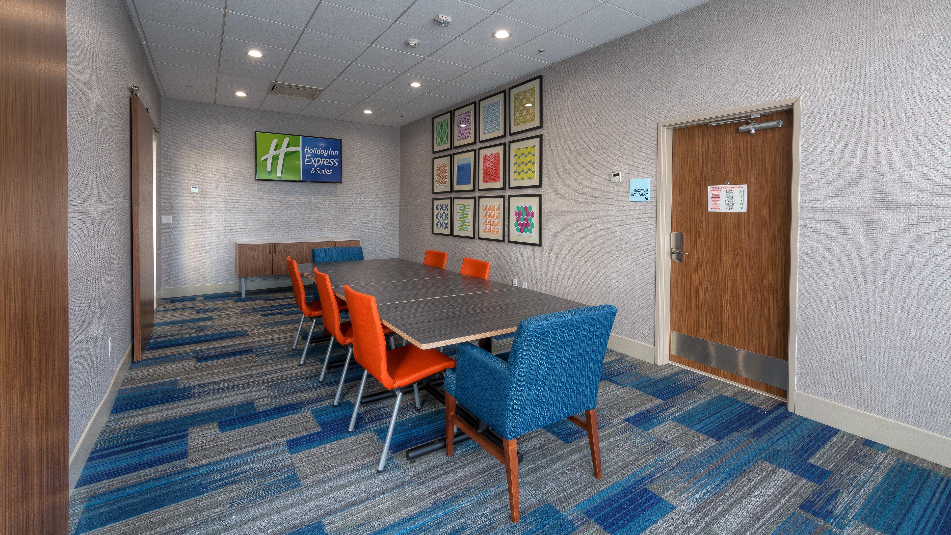 Holiday Inn Express & Suites Tulsa Midtown By Ihg Exterior foto